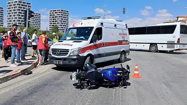 Karaman'da otomobil ile çarpışan sürat motorunun sürücüsü yaralandı
