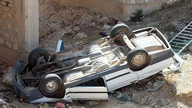 Karaman'da otomobil köprüden düştü: 1 ölü, 1 yaralı