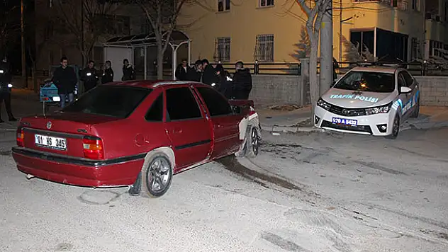 Karaman'da otomobil, polis aracıyla çarpıştı: 3'ü polis 4 yaralı