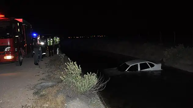 Karaman'da otomobil sulama kanalına düştü
