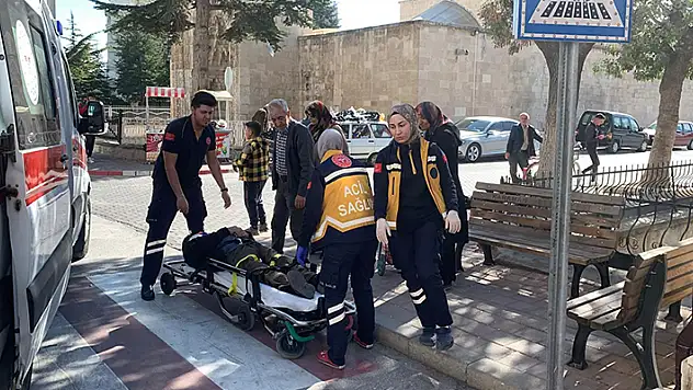 Karaman'da otomobilin çarptığı yaşlı adam yaralandı
