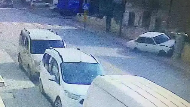 Karaman'da otomobilin duvara çarpma anı kamerada
