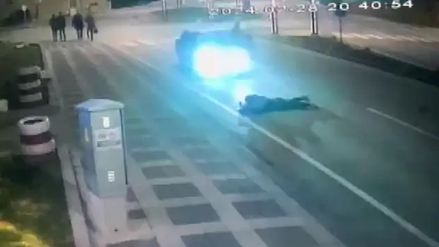 Karaman'da otomobilin yayaya çarptığı an kamerada
