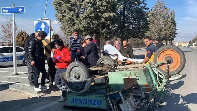 Karaman'da otomobille çarpışan 3 tekerli motosiklet yol ortasına devrildi: 2 yaralı
