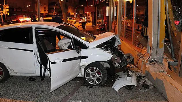 Karaman'da otomobiller çarpıştı: 2 yaralı