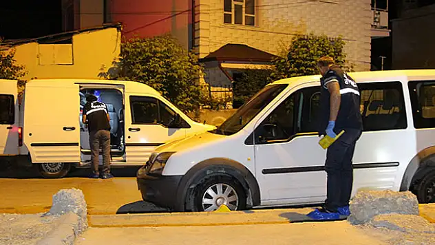 Karaman'da park halindeki iki araç kundaklanmak istendi