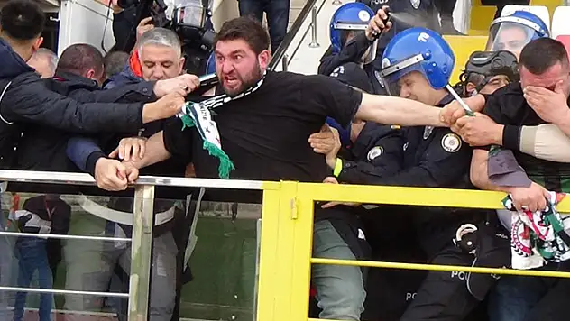 Karaman'da Play-off maçında taşlar havada uçuştu: 4 yaralı
