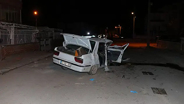 Karaman'da polisin dur ihtarına uymayan sürücünün otomobili kaza yaptı, 3 kişi yaralandı
