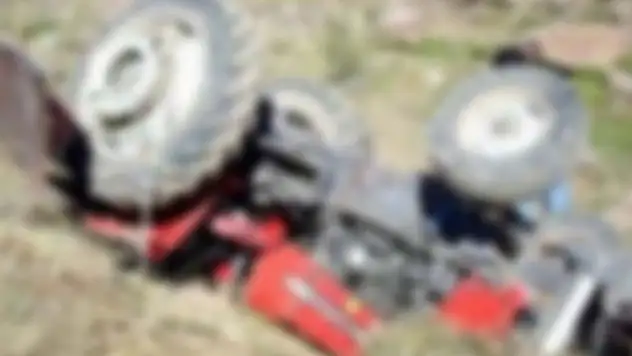Karaman'da şarampole devrilen traktörün sürücüsü öldü