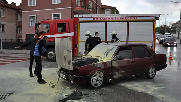 Karaman'da seyir halindeki otomobil alev aldı