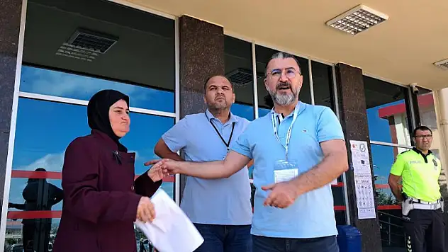 Karaman'da sınava gireceği fakülteyi karıştıran engelli kadının yardımına vatandaşlar yetişti
