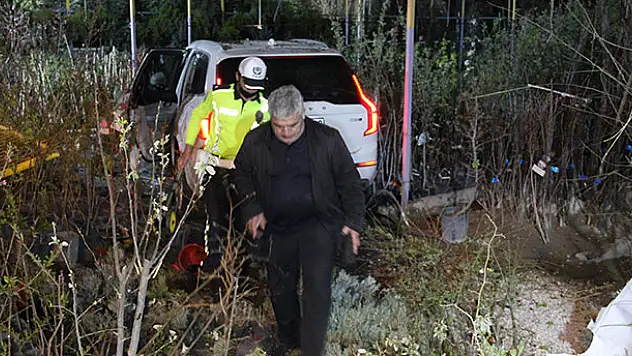 Karaman'da sokağa çıkma kısıtlamasına uymayan ehliyetsiz sürücü kazaya karıştı