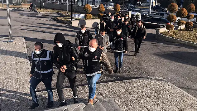 Karaman'da 'suç örgütü' operasyonu: 8 gözaltı

