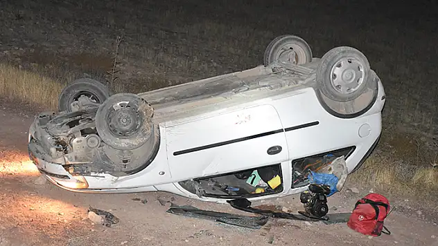 Karaman'da takla atan otomobildeki 2 kişi yaralandı
