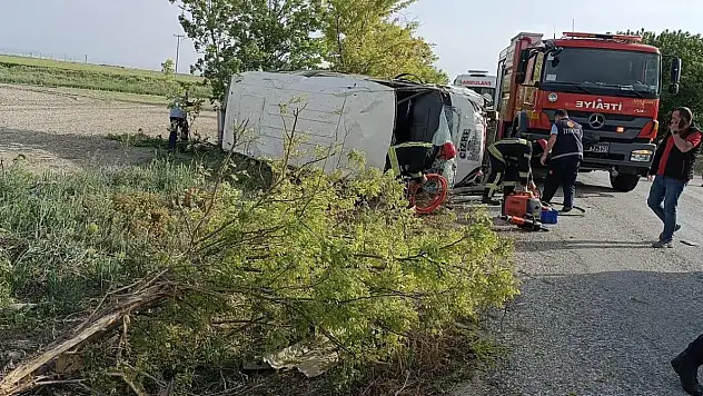 Karaman'da tarım işçilerini taşıyan minibüs devrildi: 16 yaralı