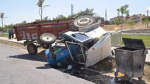 Karaman'da traktör devrildi: 2 yaralı
