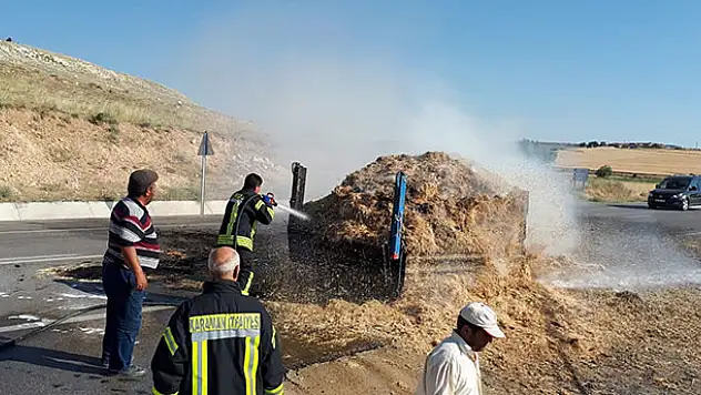 Karaman'da traktörün saman yüklü römorku yandı