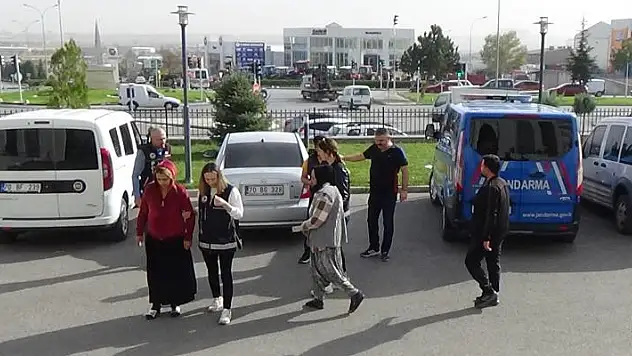 Karaman'da tutuklanan uyuşturucu taciri kadın: Bir şey geçti elinize iyi çekin
