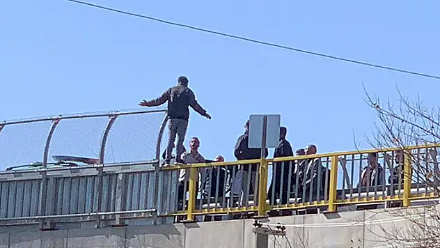 Karaman'da Üst geçitte intihar girişimi