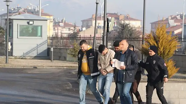 Karaman'da uyuşturucu operasyonunda yakalanan iki zanlı tutuklandı