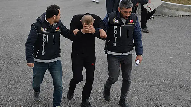 Karaman'da uyuşturucu operasyonunda yakalanan zanlı tutuklandı