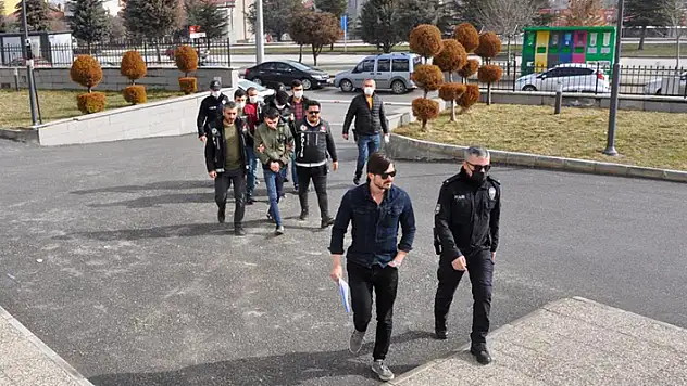 Karaman'da uyuşturucu ticaretinden 3 kişi tutuklandı
