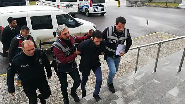 Karaman'da yalnız gördüğü kadınlara odunla saldıran şahıs tutuklandı
