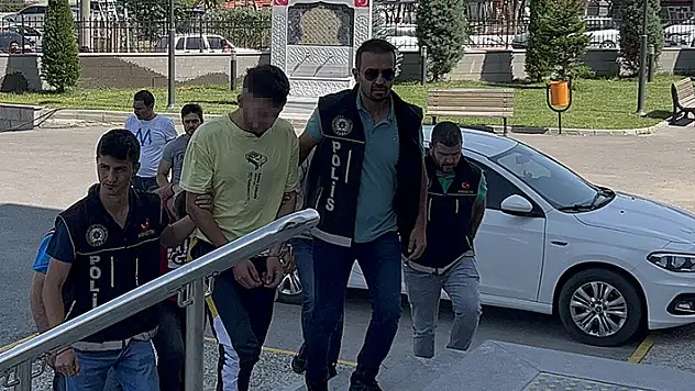 Karaman'da yasa dışı silah ticareti yaptığı iddia edilen zanlı tutuklandı
