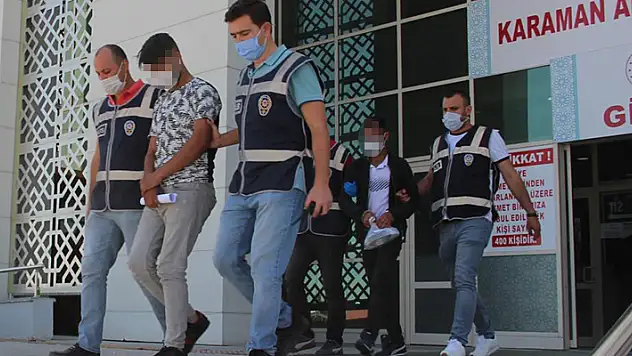 Karaman'da yaşlı adam dolandırıcılara 700 bin lirasını kaptırdı! Önce parasını sonra altınlarını aldılar, evi de isteyince yakalandılar
