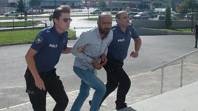 Karaman'da yaşlı adamın altın ve parasını dolandıran şüpheli Konya'da yakalandı! Arsızlığı 'pes' dedirtti: Yakışıklı çıkart ha!
