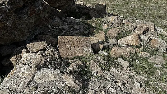 Karaman'da yıkılan tarihi kilisenin 4 taşında 'Allah' yazısı tespit edildi
