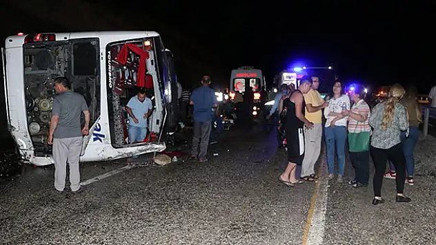 Karaman'da yolcu otobüsü devrildi: 3 ölü, 47 yaralı