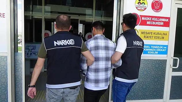 Karaman'da yolcu otobüsünde uyuşturucuyla yakalanan 2 kişi tutuklandı