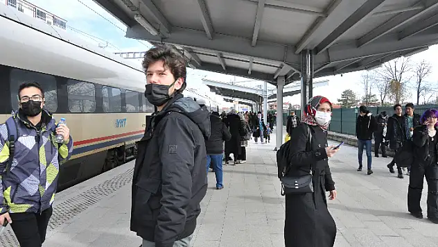 Karaman'da Yüksek Hızlı Trene yoğun ilgi! 2 günde 5 bin 300 yolcu seyahat etti
