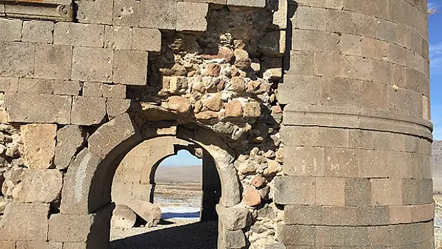 Karaman'daki Değle ören yerinin gönüllü bekçileri nöbetleşe görev yapıyor