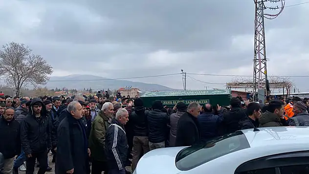 Karaman'daki trafik kazasında hayatını kaybeden 2 gencin cenazesi toprağa verildi
