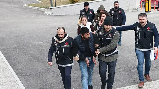Karaman'daki uyuşturucu operasyonunda yakalanan 3 zanlı serbest kaldı