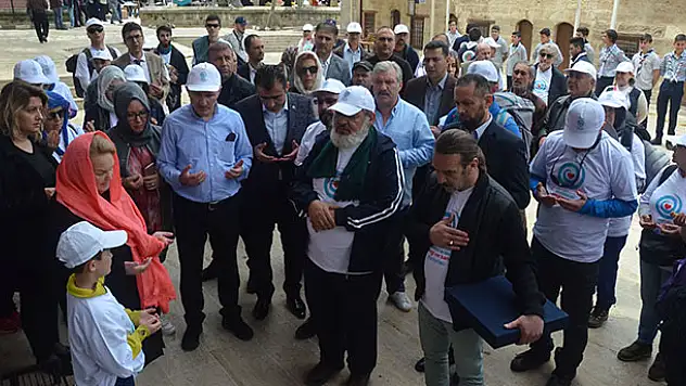 Karaman'dan Konya'ya Sevgi ve Barış Yürüyüşü