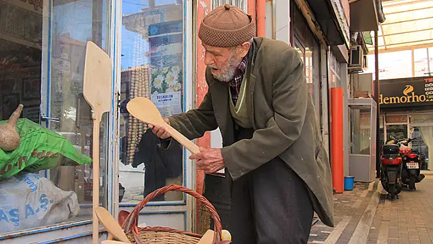 Karaman'ın 'marangoz dedesi' 74 yıldır çalışıyor
