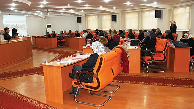 Karaman Kent Konseyi Ak kadınlarla buluştu