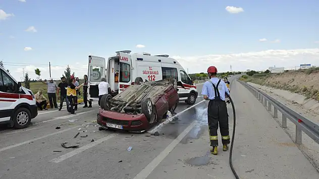 Karaman-Konya kara yolunda 2 otomobil çarpıştı: 4 yaralı