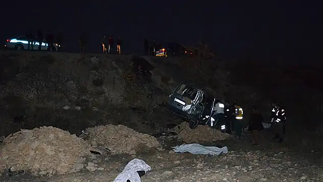 Karaman - Konya yolunda kamyonet devrildi kaza: 3 ölü 2 yaralı
