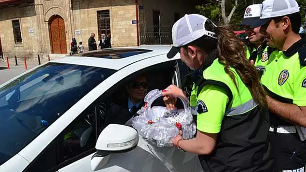 Karaman Polisinden 'Ceza yerine lokum ye' uygulaması