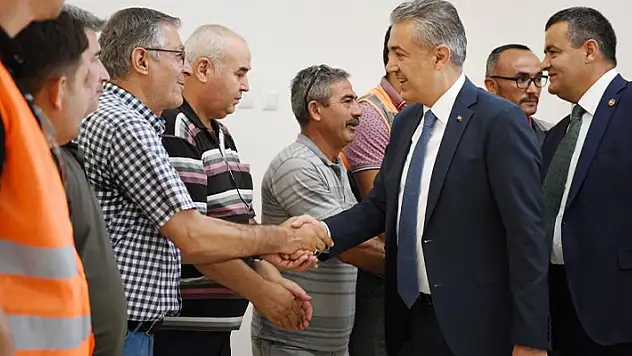 Karaman Valisi Akkoyun, İl Özel İdaresi personeli ile bayramlaştı
