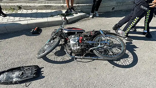 Karaman'da 1'i ağır 2 kişinin yaralandığı kaza kamerada