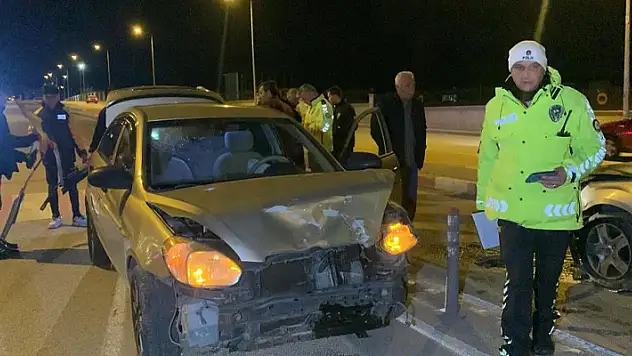 Karaman'da 2 otomobil kafa kafaya çarpıştı: 2 yaralı
