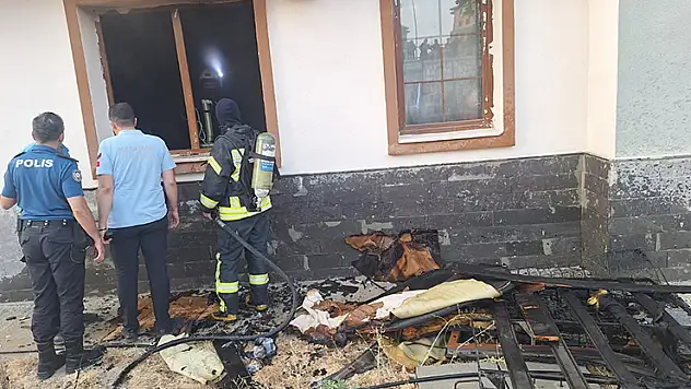 Karaman'da apartmanın giriş katındaki dairede çıkan yangın korkuttu