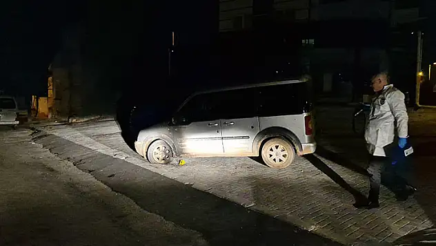 Karaman'da araca benzin döküp ateşe verdi, alevler aracı sarmadan söndürüldü