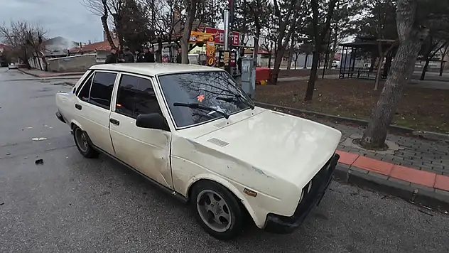 Karaman'da bir sürücünün park halindeki otomobiline aracıyla çarparak kaçtı