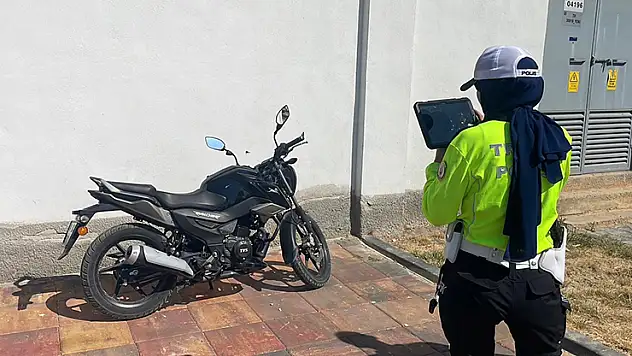 Karaman'da devrilen motosikletin sürücüsü yaralandı